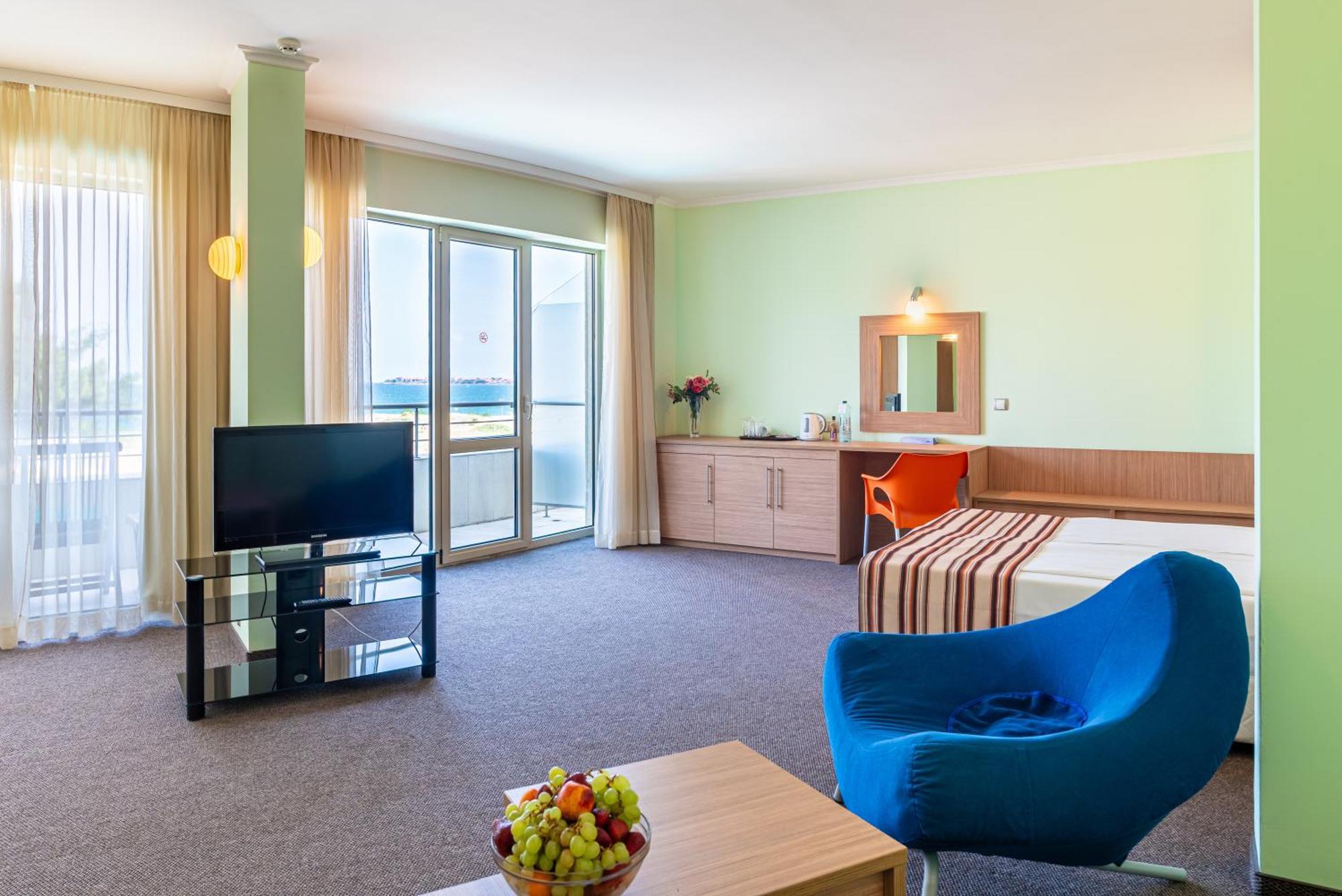 Jeravi Hotel