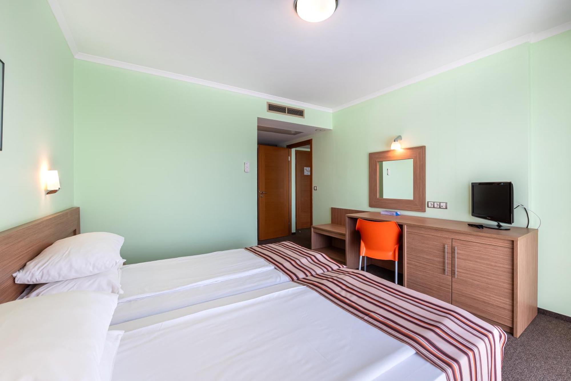 Jeravi Hotel 4*